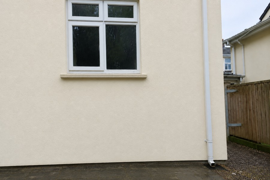 Tīra fasāde pēc augstspiediena mazgāšanas